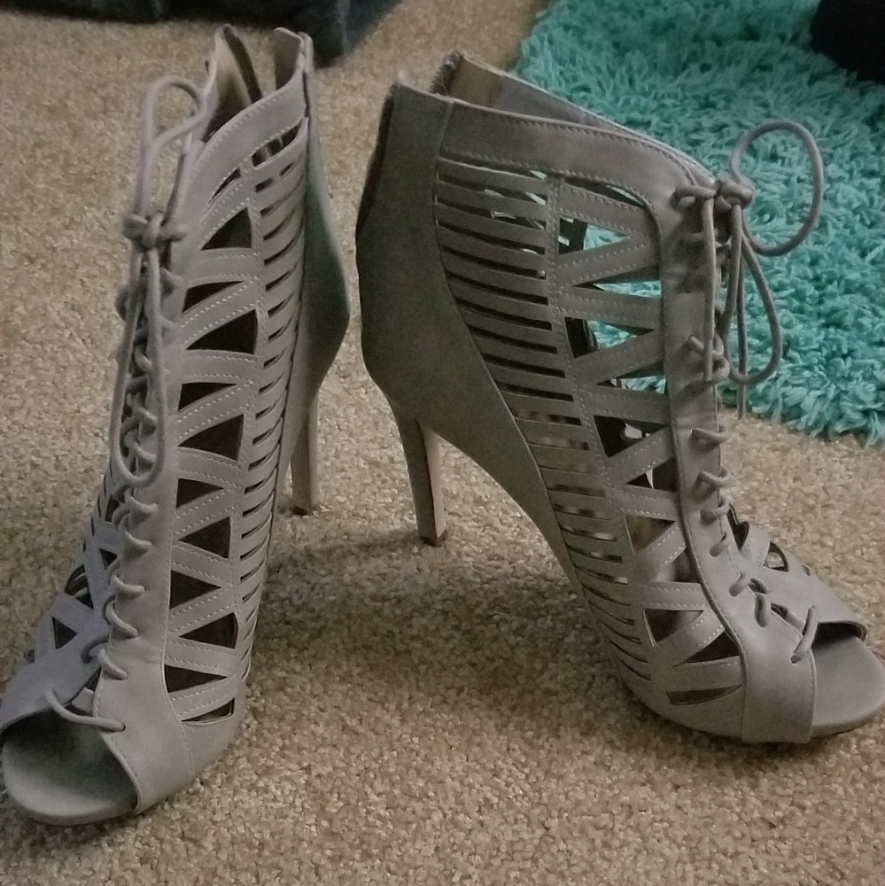 Paprika heels